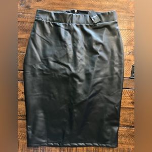 NWT Torrid size m/l faux leather skirt